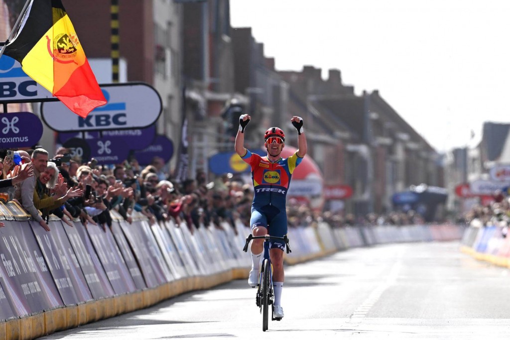 Gent–Wevelgem 2025: dominio totale sul pavé